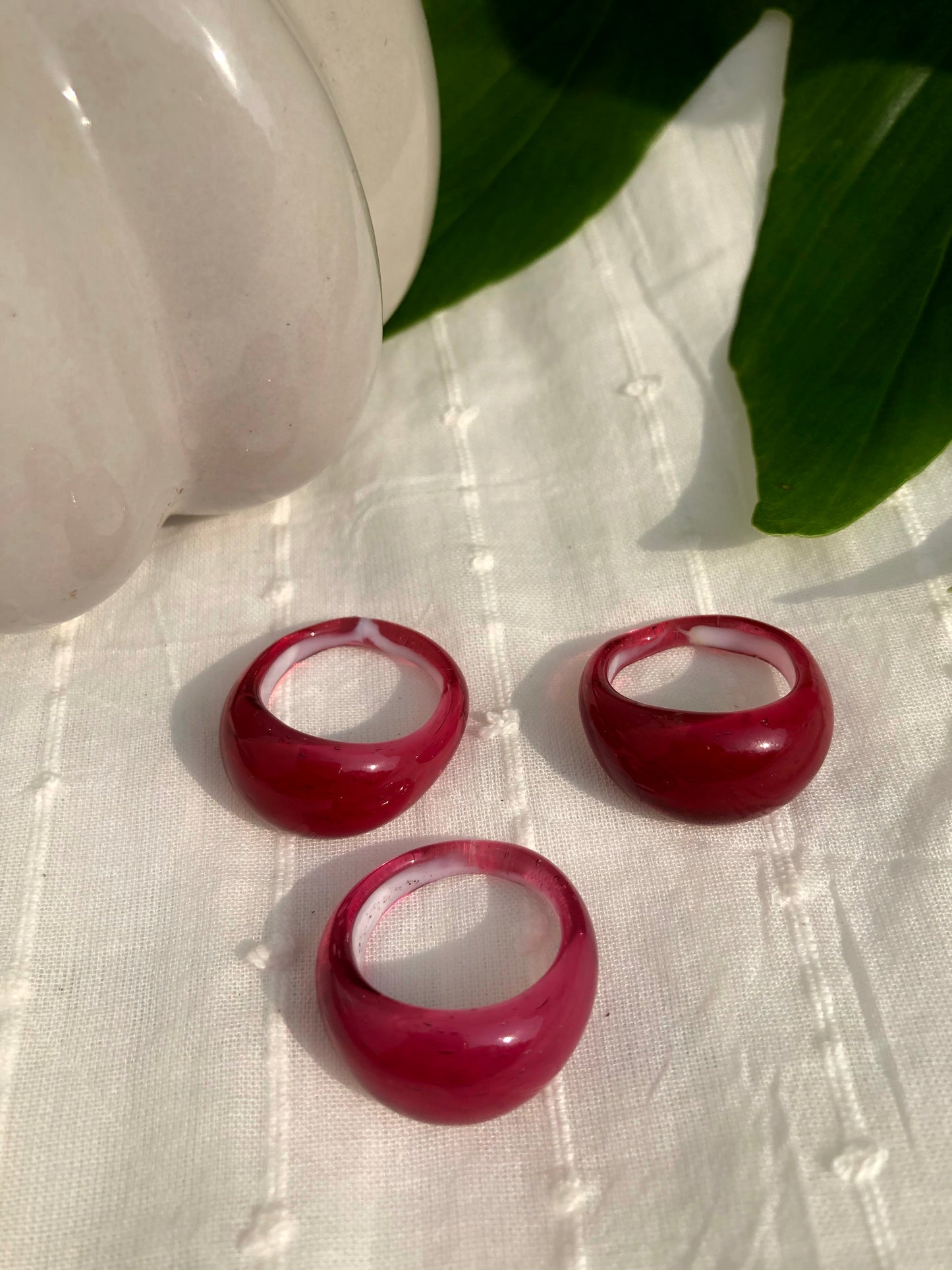 FUCHSIA GLASS RING
