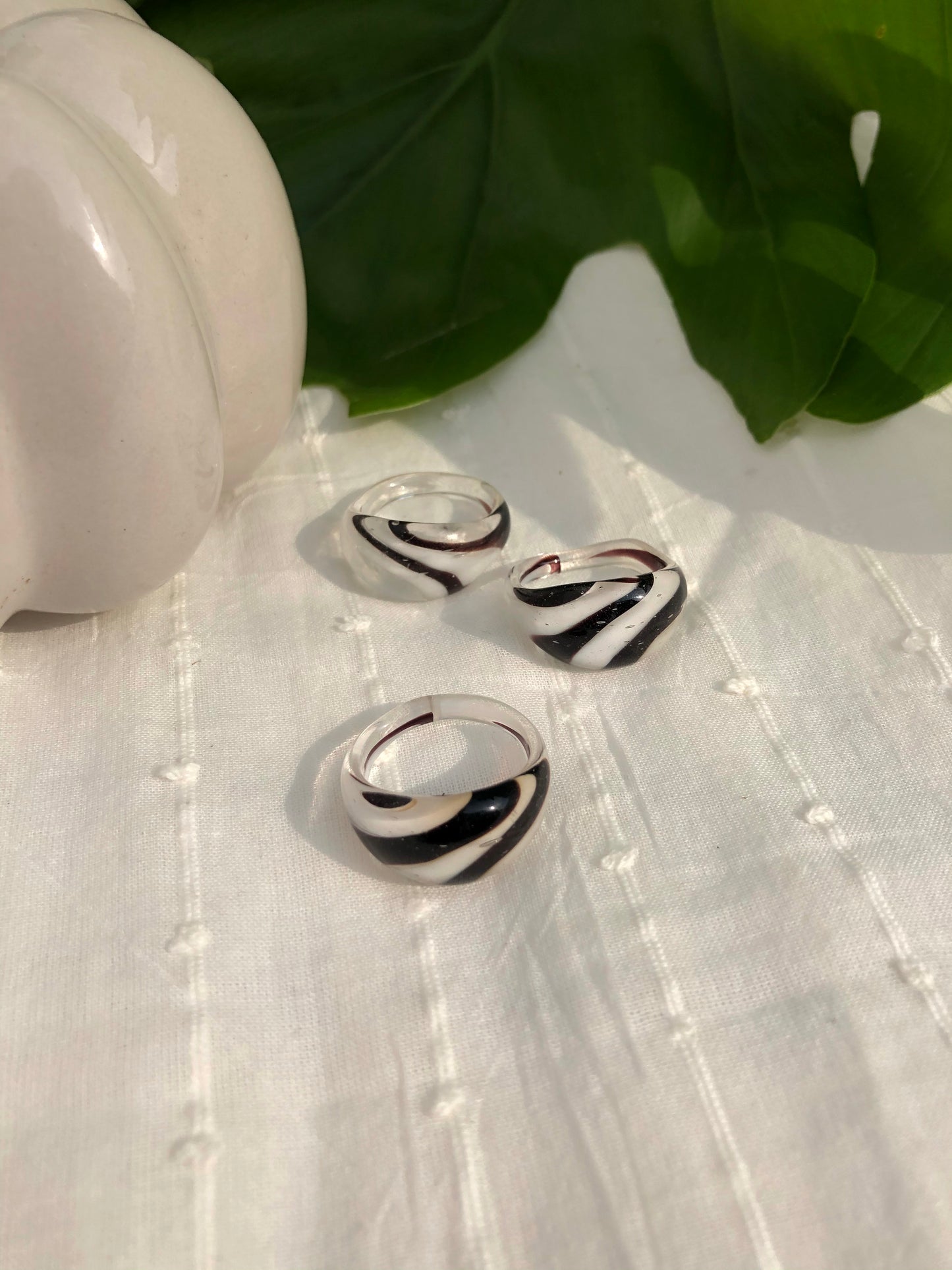 RAVEN GLASS RING